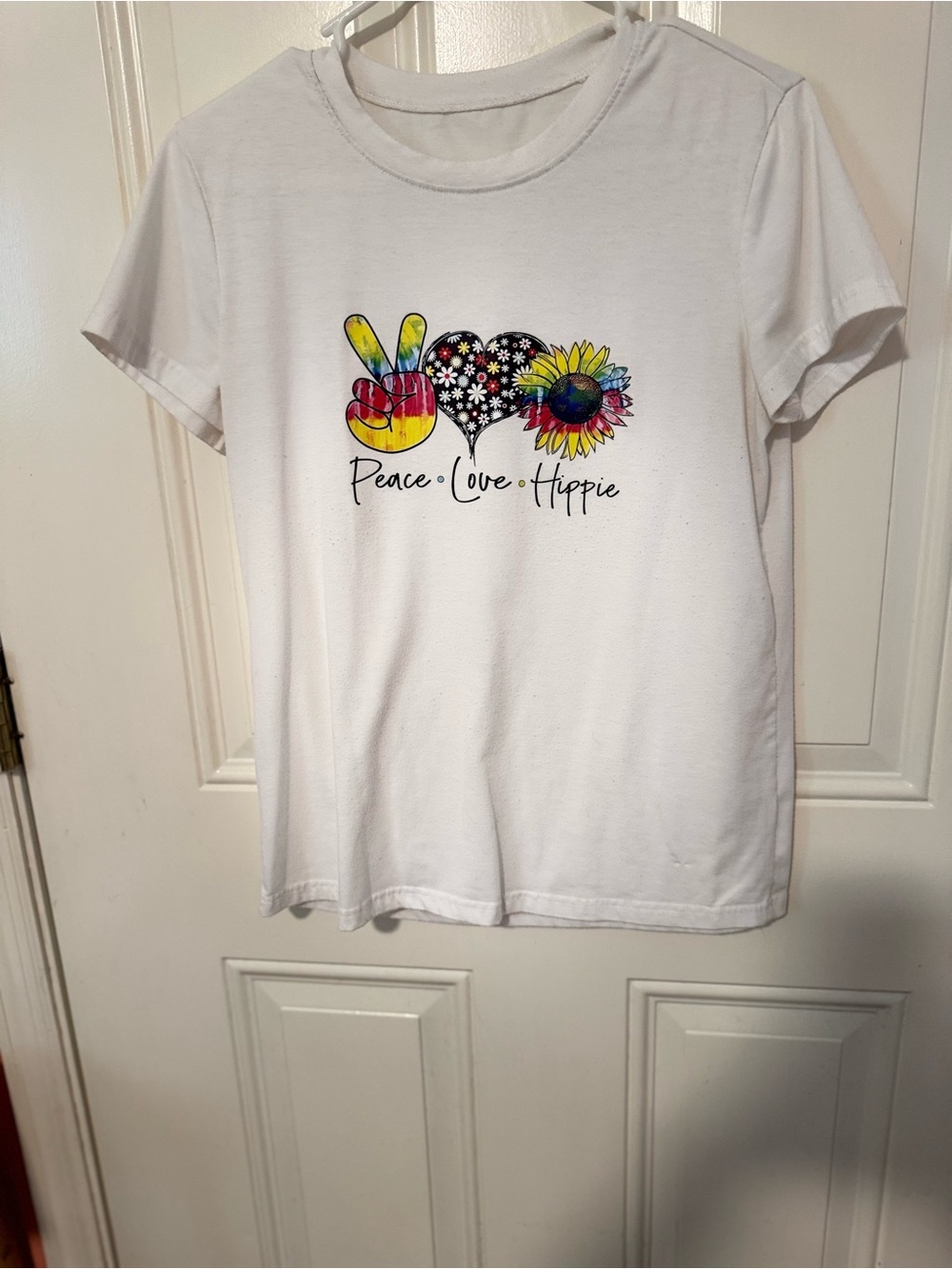SHEIN White Kids Peace Love Hippie Graphic Tee with Multicolor Accents